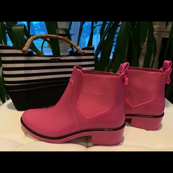 Cute Kate Spade ♠️ rain boot with purse - Picture 7 of 7